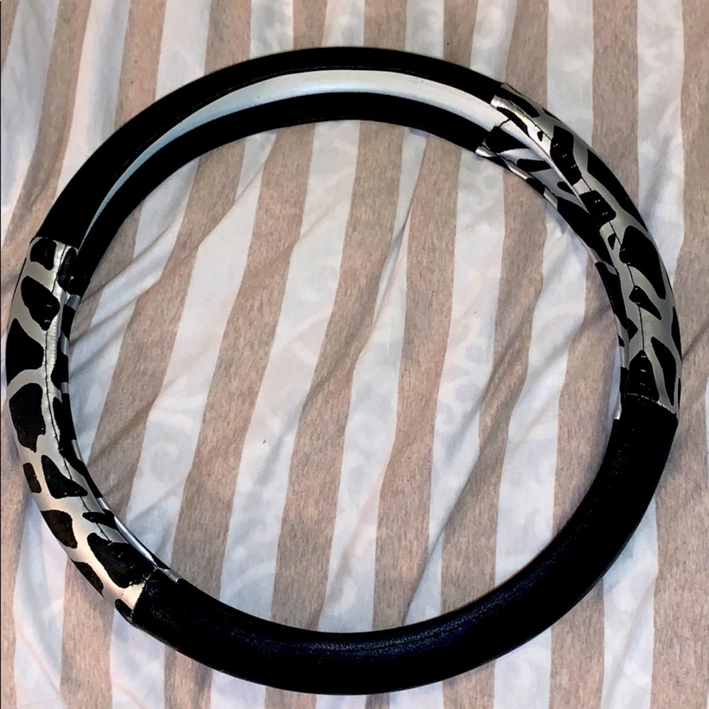 Steering wheel cover